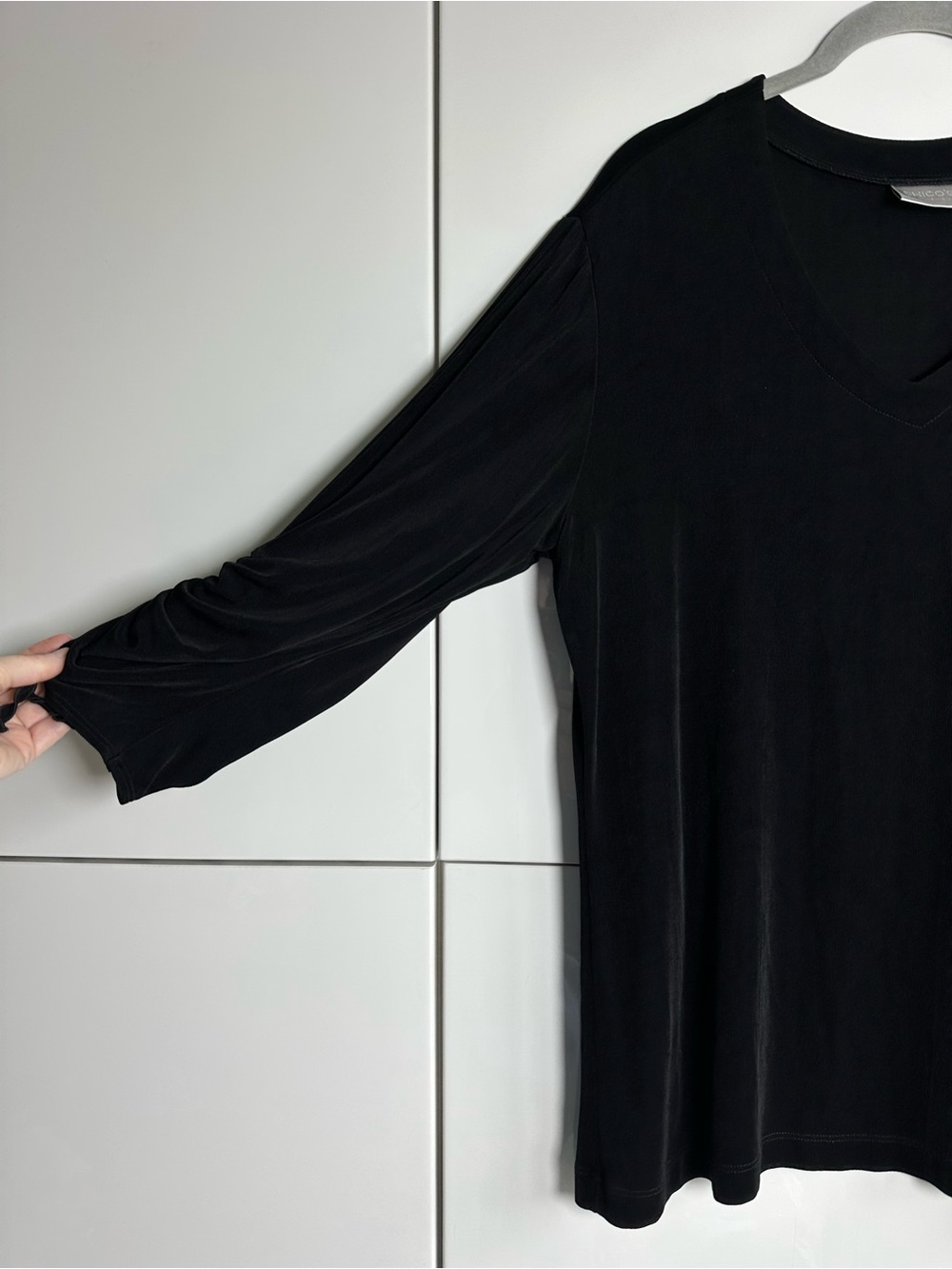 Chicos Travelers Pullover Blouse 3/4 Scrunch Sleeves Black Size 3 (XL) Easy Care - Picture 2 of 7